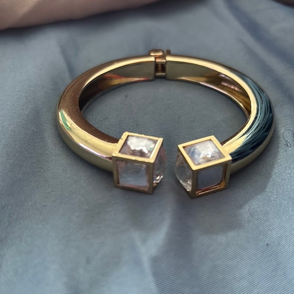 Elegant Vintage Gold and Silver Bracelet - Picture 4 of 9